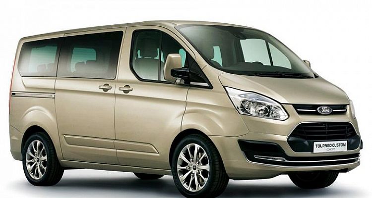 Kalabalık Aileler için FORD TOURNEO CUSTOM